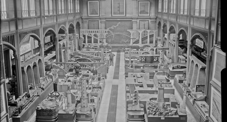 La Galerie des modèles de l’École nationale des ponts et chaussées, 26, rue des Saints-Pères à Paris, en 1924