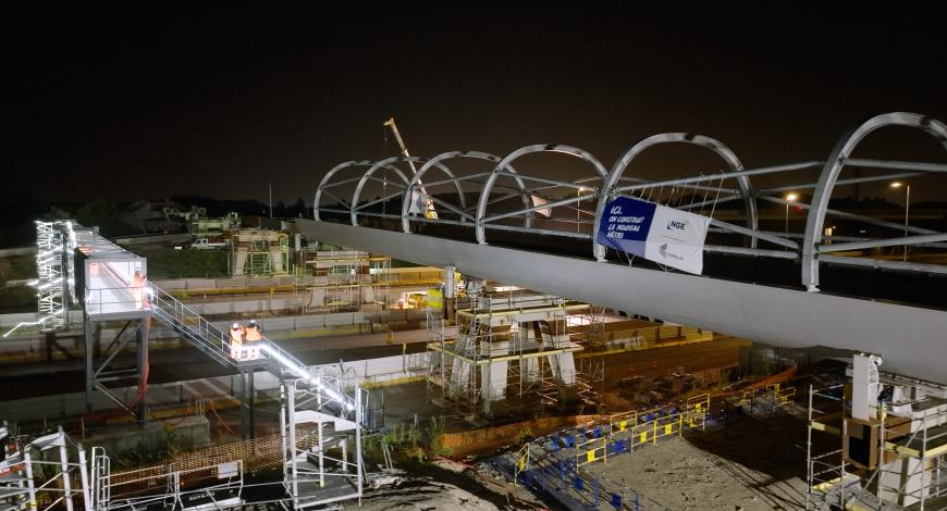 Grand Paris Express : un viaduc franchit les autoroutes A1 et A3 pour la ligne 17
