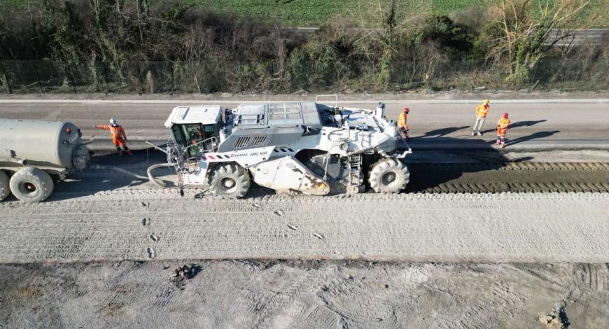 Chantier de retraitement en place avec liant hydraulique Libarot