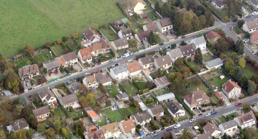 Vue aérienne d’une zone périurbaine dans le Val-d'Oise