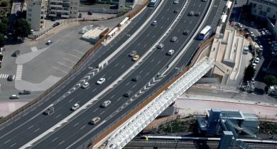 Station bus Toulon-Sainte-Musse sur l'A57, connectée à une halte ferroviaire créée pour desservir un nouveau quartier
