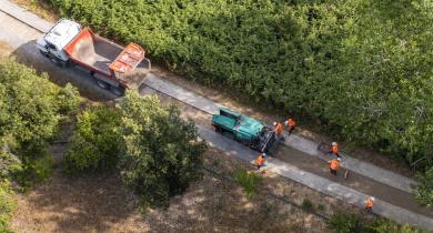 Piste cyclable en béton compacté routier (BCR) avec 100 % de gravillons et de sable recyclés