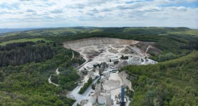 Vue globale d’un site de production de chaux Vue globale d’un site de production de chaux