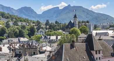 Vue de Chambéry et de ses montagnes