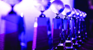Trophées en cristal décernés aux lauréats de l’IRF IRF Global Road Achievement