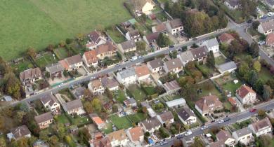 Vue aérienne d’une zone périurbaine dans le Val-d'Oise