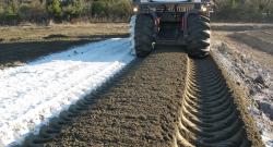 Traitement à la chaux, sur une plate-forme dédiée, de matériaux pour la construction d’un démonstrateur de digue à Salin-de-Giraud
