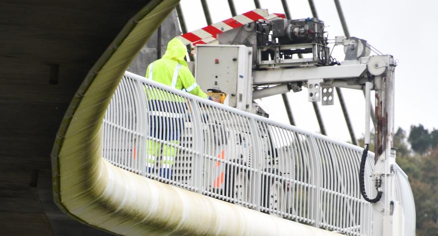 Inspection du tablier du pont de Térénez avec la passerelle Epsilon.