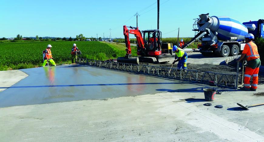 Giratoire de Pérouges (Ain), sur la RD 65b