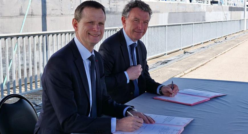 Jacques Witkowski et Franck Leroy signent l’avenant d’intégration du volet « Mobilités » au contrat de plan État-région (CPER) de la région Grand Est Jacques Witkowski et Franck Leroy signent l’avenant d’intégration du volet « Mobilités » au contrat de plan État-région (CPER) de la région Grand Est