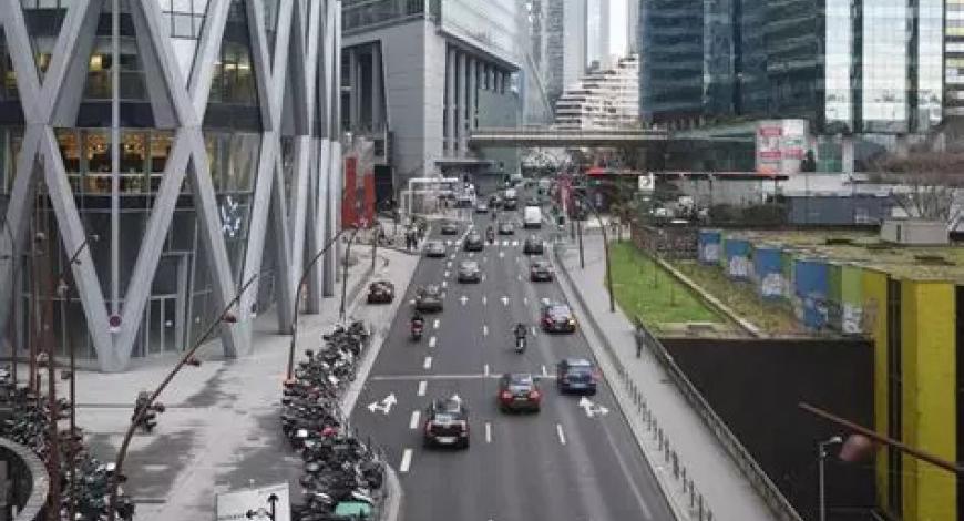 Double circulation sur tout le tracé du boulevard de la Défense à Nanterre
