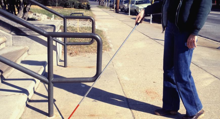 Développement d’une solution de guidage urbain des personnes aveugles ou à mobilité réduite grâce à l’IA et la navigation inertielle