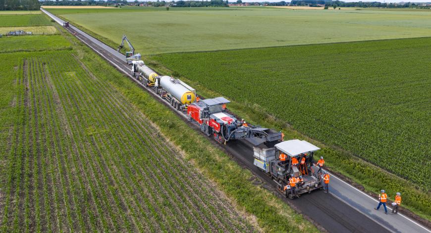 Le groupe Lhotellier retraite 15 000 m² de chaussée à la mousse de bitume sur la RD35