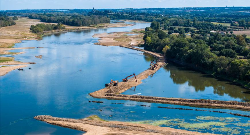 Travaux de restauration du lit de la Loire entre Anetz et Ancenis, en Loire-Atlantique