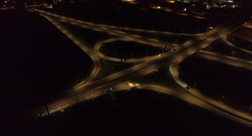 230 candélabres solaires sécurisent 7 km d’autoroutes sur l’A16. 