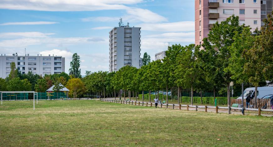À Colmar (68), l’équipe BASE est lauréate pour l’aménagement de la plaine Pasteur, vaste espace public de 5,5 ha, en un espace de nature et d’activités extérieures À Colmar (68), l’équipe BASE est lauréate pour l’aménagement de la plaine Pasteur, vaste espace public de 5,5 ha, en un espace de nature et d’activités extérieures