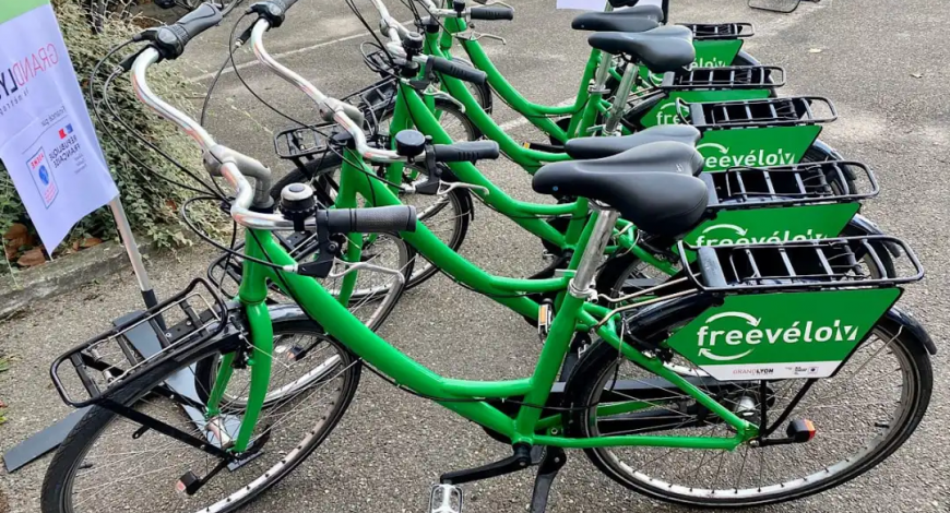 À l’occasion du vingtième anniversaire de Vélo’v, le système de vélos rouges en libre-service de la Métropole de Lyon passera au vert