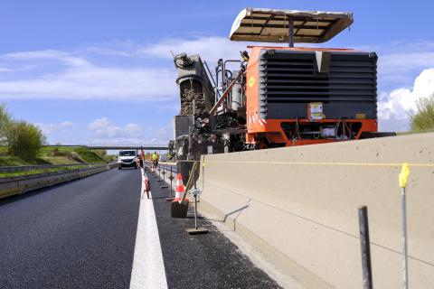 Réalisation de 20 km de séparateur béton sur l’autoroute A28, barrière de Saint-Christophesur- le-Nais (37). Ciment utilisé : CEM III/B