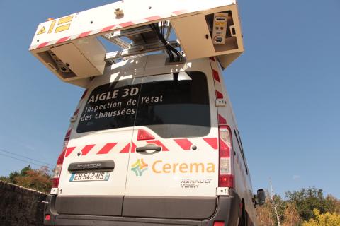 Véhicule Aigle 3D pour le relevé à grand rendement des dégradations de chaussées