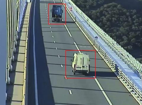 Les systèmes Citilog de détection automatique d’incident vidéo identifient les incidents et les accidents en quelques secondes sur les autoroutes, les ponts et les tunnels. Les systèmes Citilog de détection automatique d’incident vidéo identifient les incidents et les accidents en quelques secondes sur les autoroutes, les ponts et les tunnels.