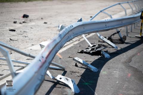 Détail de la barrière de sécurité après le crash test.