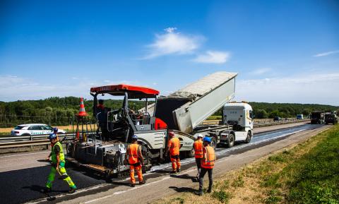 Mise en œuvre des nouveaux enrobés au moyen d’un finisseur de grande largeur