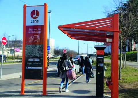 Une station de covoiturage du projet LANE, à l’entrée de l’A43, près de Mermoz. Une station de covoiturage du projet LANE, à l’entrée de l’A43, près de Mermoz.
