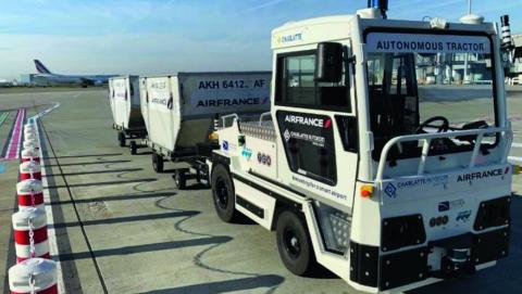 L'objectif des tracteurs à bagages autonomes est de rendre les flux logistiques des grands aéroports plus efficaces et plus sûrs. L'objectif des tracteurs à bagages autonomes est de rendre les flux logistiques des grands aéroports plus efficaces et plus sûrs.
