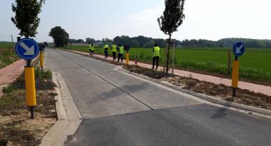 Exercice sur le terrain lors de la formation «Inspection visuelle pour la gestion des routes des villes et communes» organisée par le CRR