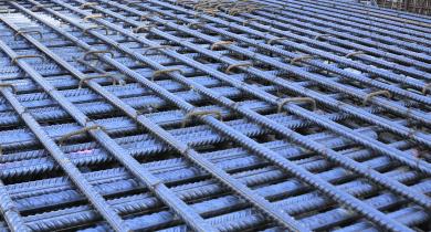 Ferraillage extrêmement dense : la réalisation de la cage d’armature et la mise en oeuvre du béton sont à la limite de la faisabilité