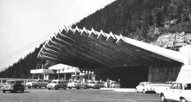 L’entrée du tunnel du Mont-Blanc côté français dans les années 1060