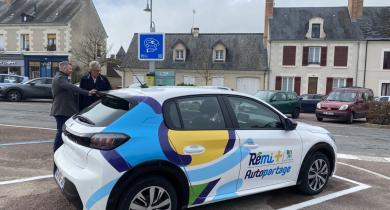 Selon une enquête publiée par l’Ademe, l’autopartage pourrait remplacer 5 à 7 voitures individuelles