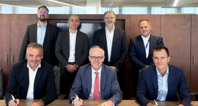 Du 1er au 2nd rang et de gauche à droite : V. Bourne, directeur de Fer-Play, Y. Metz, président d’Ingérop, T. Le Bars, directeur adjoint de Fer-Play, J.-O. Durand (Ingérop), O. Bartoli (Ingérop), S. Potin (Ingérop), F. Aubertin (Ingérop)