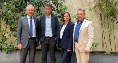 De gauche à droite : Philippe Rabut, directeur général de Ginger, Jérôme Mounier, directeur général de Ginger CEBTP, Corinne Hochart, présidente de Domobat Expertises et Thierry Videlier, directeur général de Domobat Expertises