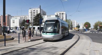 Tramway de la ligne T6, qui relie Viroflay (Yvelines) à Châtillon-Montrouge (Hauts-de-Seine)