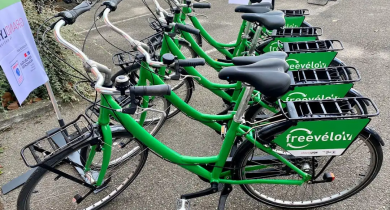 À l’occasion du vingtième anniversaire de Vélo’v, le système de vélos rouges en libre-service de la Métropole de Lyon passera au vert