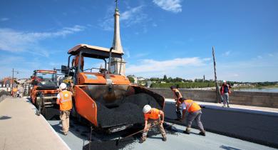 Entre 2013 et 2023, les collectivités locales françaises ont consacré 13,3 Md€ aux dépenses de voirie